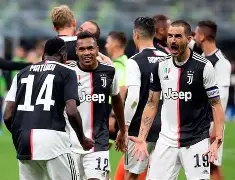 包含尤文图斯逼平那不勒斯，意甲竞争激烈的词条