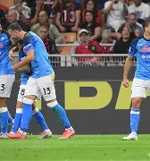 包含尤文图斯逼平那不勒斯，意甲竞争激烈的词条