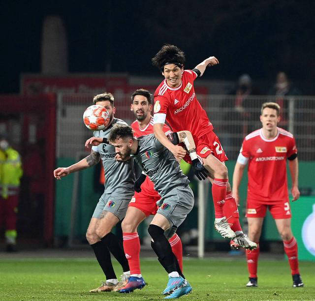 包含弗赖堡主场完胜，继续保持不败战绩的词条