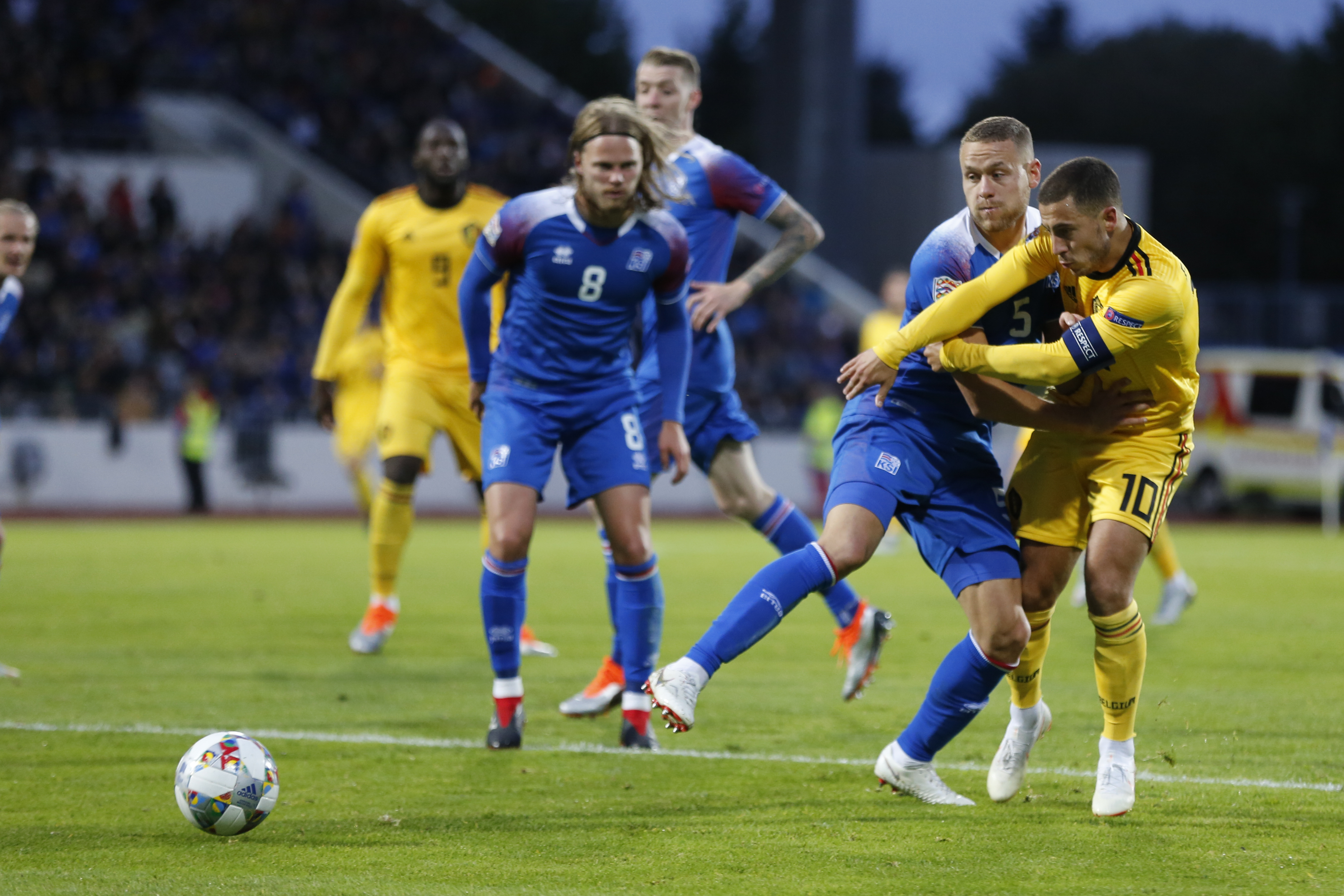 C7娱乐下载-顶级对抗！欧洲足球赛事中的激情盛宴的简单介绍