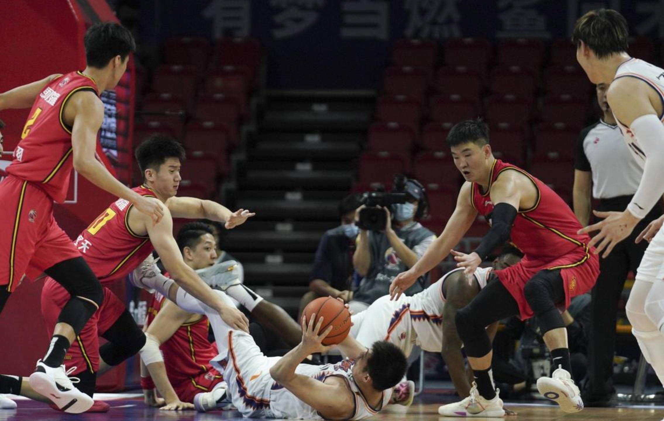 关于热血澎湃的篮球对决点燃了球迷们的热情的信息 关于热血澎湃的篮球对决点燃了球迷们的热情的信息